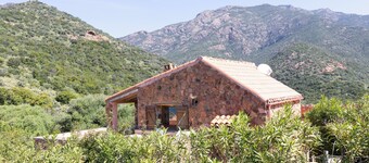 Holiday Home 'La Maison De Mammò' with Sea View, Private Terrace and Wi-Fi