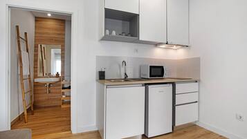 Fridge, microwave, stovetop, toaster