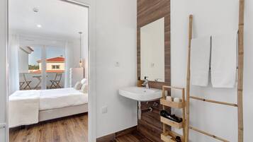 1 slaapkamer, een strijkplank/strijkijzer, gratis wifi, beddengoed