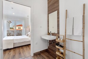 1 chambre, fer et planche Ă repasser, Wi-Fi gratuit, draps fournis