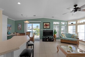 Smart-TV, bordtennis og bøker