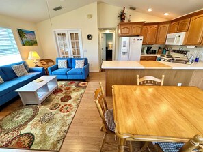 Interior - adorable 2 bedroom 1 bath beach house (Jensen Beach)