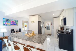 冰箱、微波炉、烤箱、炉灶