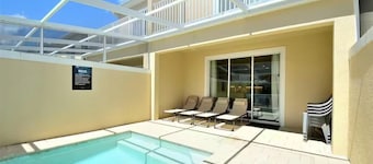 3-bedroom townhome with Private Pool & King Bed! Close to Disney!
