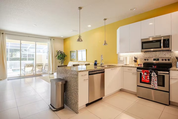 雪櫃、微波爐、焗爐、爐具