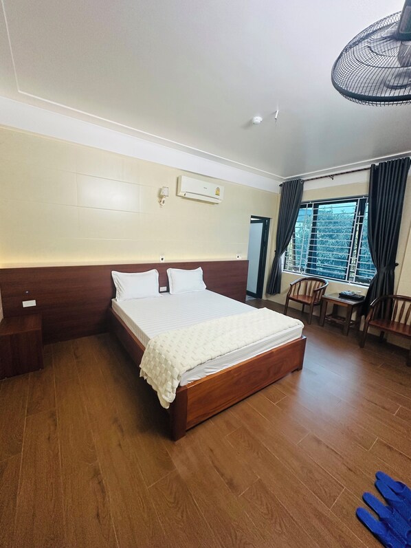 Basic Double Room Single Use, Balcony | Living area