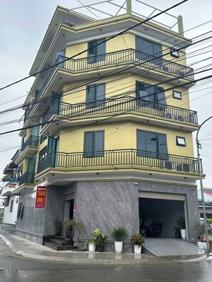 Front of property - Nha Nghi Thanh Binh 2 (Vinh)