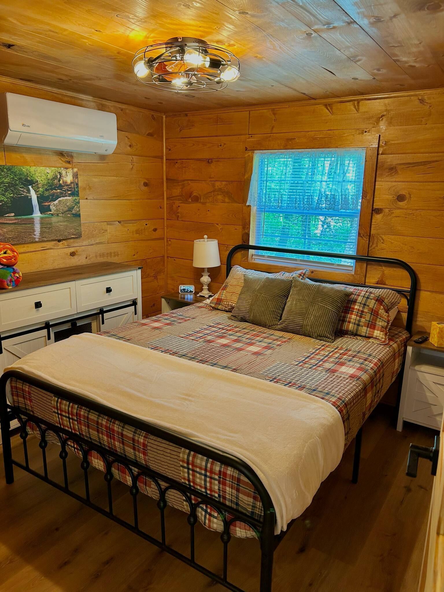 2 dormitorios, tabla de planchar con plancha, wifi gratis y ropa de cama