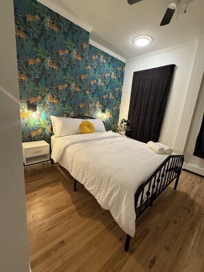 4 slaapkamers, een bureau, een strijkplank/strijkijzer, gratis wifi