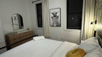 3 bedrooms, desk, iron/ironing board, travel crib