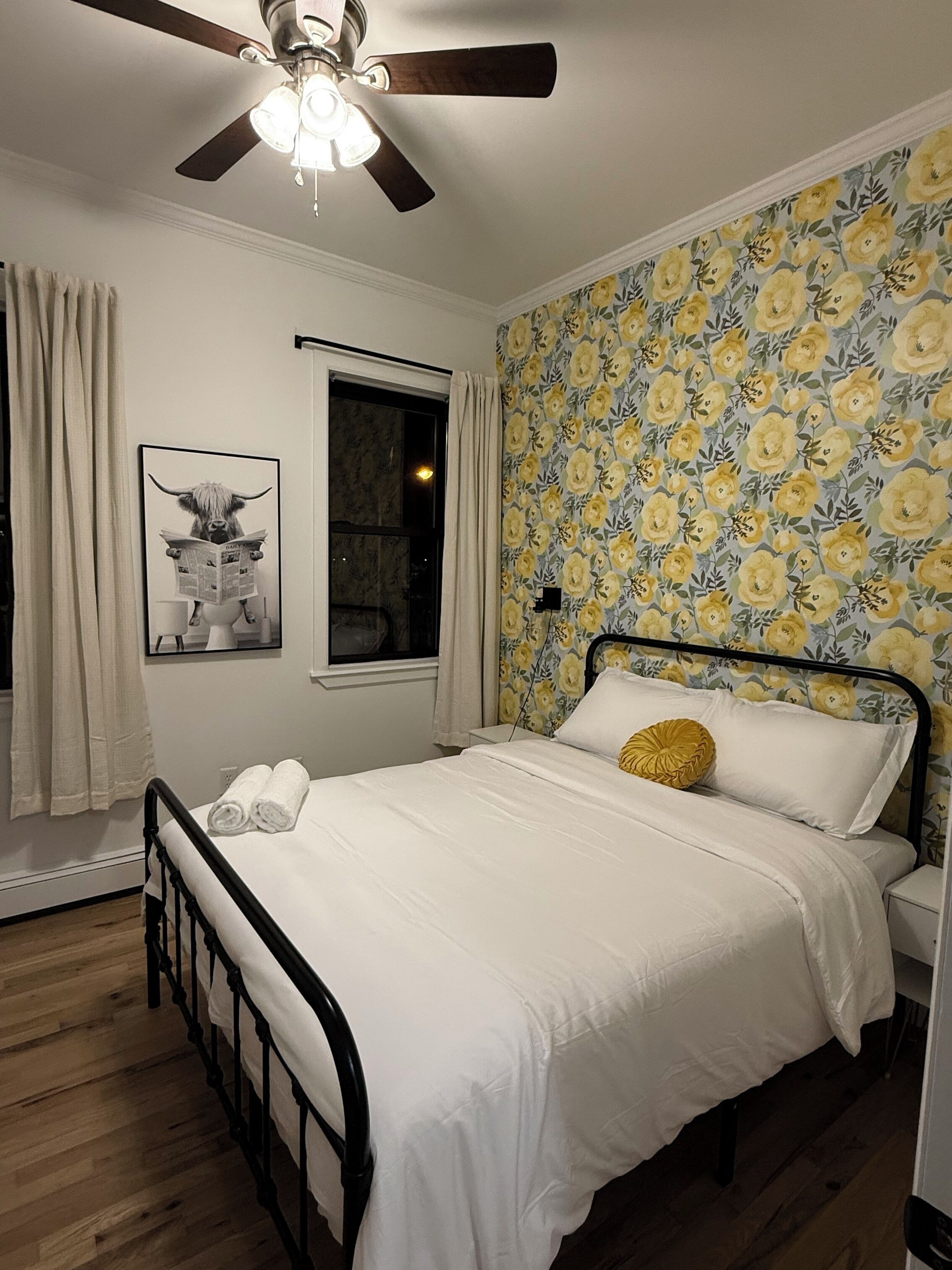 3 bedrooms, desk, iron/ironing board, travel crib