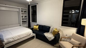 3 chambres, bureau, fer et planche Ă repasser, lit parapluie