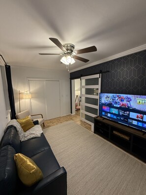 Smart TV, video games - Luxury Boutique Home 4 beds 1 Bath 25 min NYC (Jersey City)
