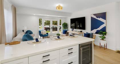 New 2 En Suite Bedrooms, Balboa Park, Lux, 85" TV, Parking!