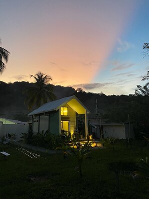 المنشأة من الخارج