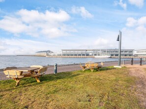 Outdoor dining - Charming Retreat in Ringkobing - By Traum Ferienwohnungen (Ringkobing)