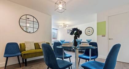 City Centre Apt - Near train station/+Free Parking