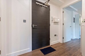 Interior - City Centre Apt - Near train station/+Free Parking (Coventry)