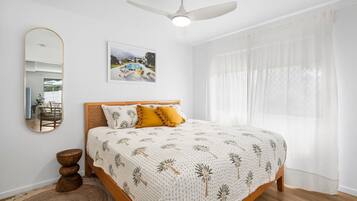 8 bedrooms, iron/ironing board, WiFi, bed sheets