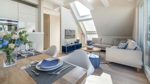 A modern loft apartment with a dining area, a living room, and a kitchen. - Dünenloft - Relax and enjoy in the Dünenloft: your perfect vacation apartment on the (Rantum)
