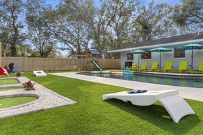 A heated pool - Clearwater Pickleball,  Heated Pool, MiniGolf Oasis! 15 min to beach (Clearwater)