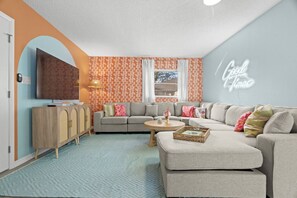 Smart-TV, Tischfußball, Tischtennisplatte