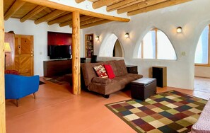 TV, fireplace - Gorgeous, Romantic Adobe Home between Taos & Ojo Caliente Spa! (Carson)