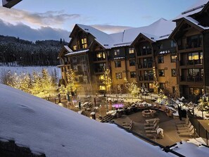 Property grounds - Grand Lodge on Peak 7. Ski-in/Ski-out Luxery Resort in Breckenridge, CO (Breckenridge)