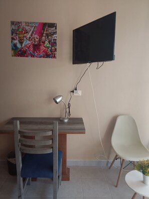 Basic Twin Room, Garden View | Desk, laptop workspace, free WiFi - Hotel HG (Xico)
