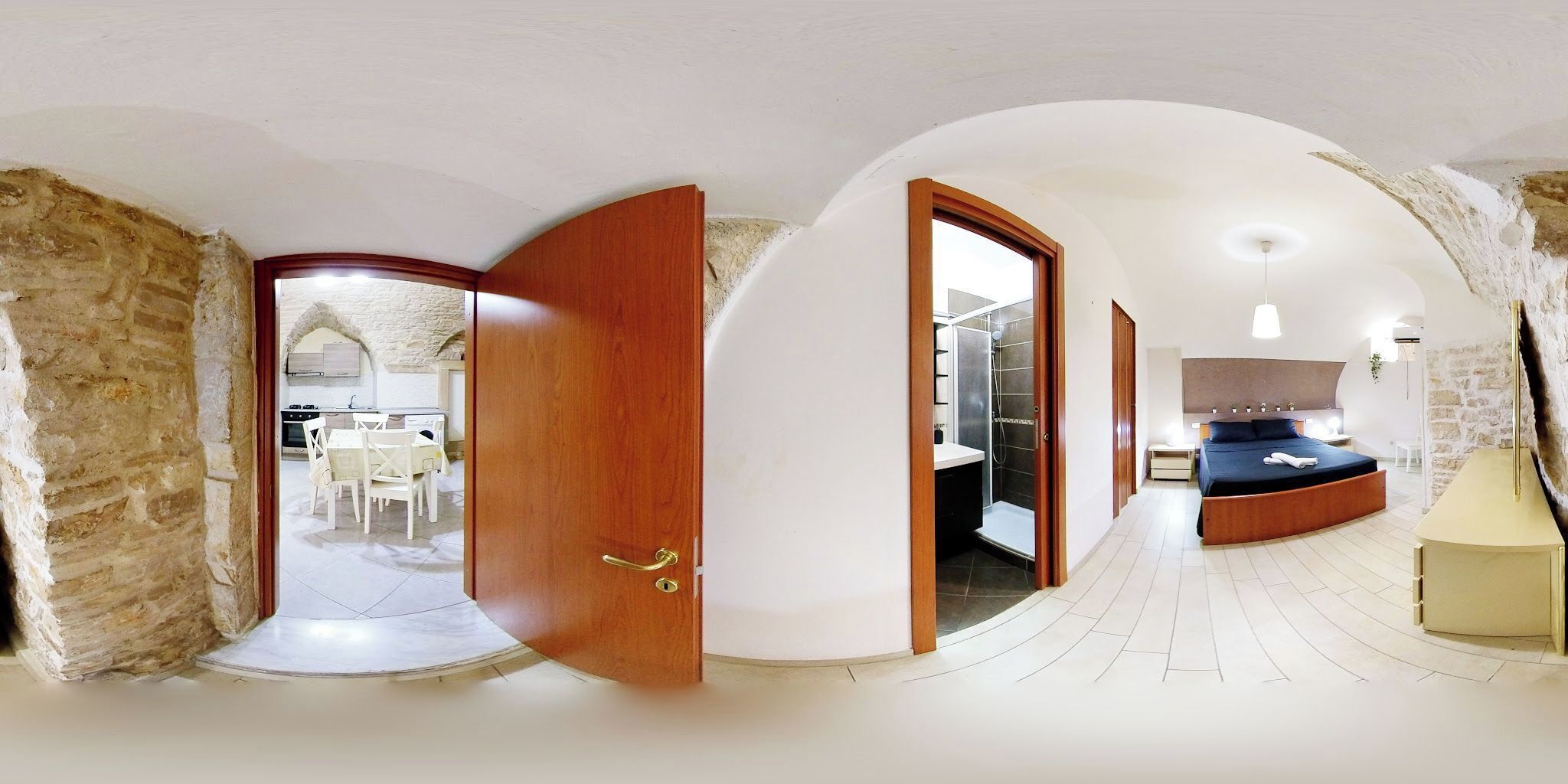 2 chambres, coffres-forts dans les chambres, bureau