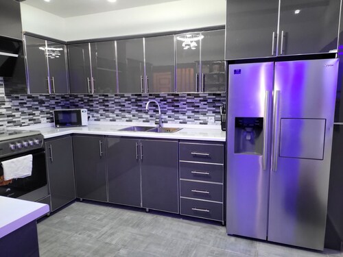 beautiful 2-bedroom apartment with WiFi, AC in Malikounda