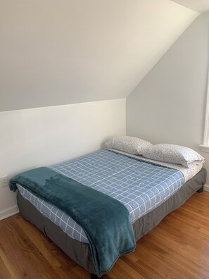 2 dormitorios, escritorio, wifi gratis y ropa de cama