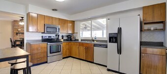 Charming 3-bedroom house with WiFi and AC in serene St. Louis