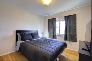 3 bedrooms, iron/ironing board, WiFi, bed sheets