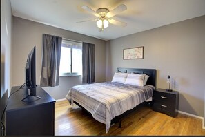 3 bedrooms, iron/ironing board, WiFi, bed sheets