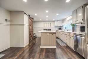Microonde, forno, piano cottura, lavastoviglie
