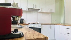 Kaffetrakter/tekoker, kjøleskap, mikrobølgeovn og ovn
