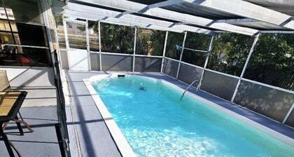 2BR 2BA Family & Pet Friendly Retreat minutes from Weeki Wachee