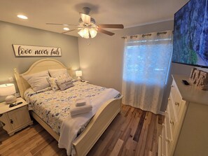 5 bedrooms, desk, iron/ironing board, free WiFi - Snow Valley:10 min. Easy Drive Up/Down. CLEAN! 1900 sf. Jacuzzi Tubs. Discounts! (Running Springs)