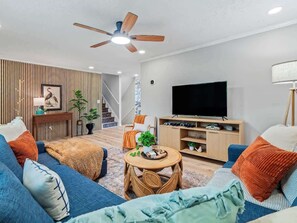 Smart TV, video games, offices - Vermilion Retreat with Private Pool (Vermilion)