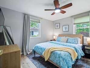 4 bedrooms, desk, iron/ironing board, travel cot - Vermilion Retreat with Private Pool (Vermilion)