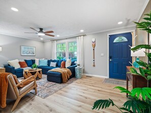 Televisor intel·ligent, videojocs, futbolí i taula de tennis de taula 