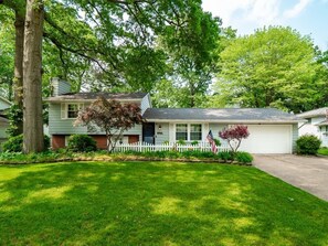 Exterior - Vermilion Retreat with Private Pool (Vermilion)