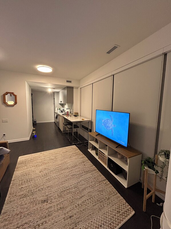 Interior - Beautiful 1 Bendroom Condo In the Heart of Etobicoke, Humber River (Toronto)