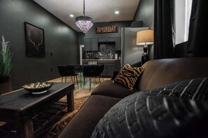 Smart TV - "Speakeasy Suite" @ ArnoTriplex! (Albuquerque)