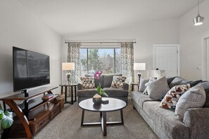 Smart TV, foosball, table tennis, books - Spacious 5-bedroom house steps away from Mt. Rose & Lake Tahoe in charming Reno! (Reno)