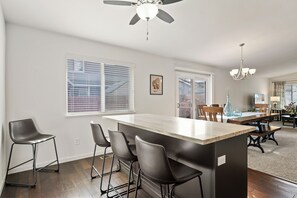 Dining - Spacious 5-bedroom house steps away from Mt. Rose & Lake Tahoe in charming Reno! (Reno)