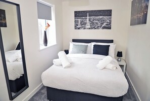 2 chambres, fer et planche à repasser, Wi-Fi, draps fournis