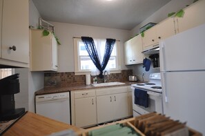 雪櫃、微波爐、焗爐、爐具