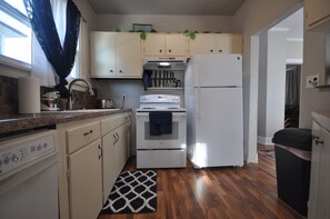 Fridge, microwave, oven, stovetop - Comfy Rustic Retreat 2 blocks from Mayo Hospital and Bethany College. (Mankato)